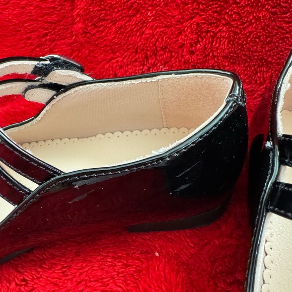 Toddler girl patent leather Mary Jane’s - Picture 4 of 6